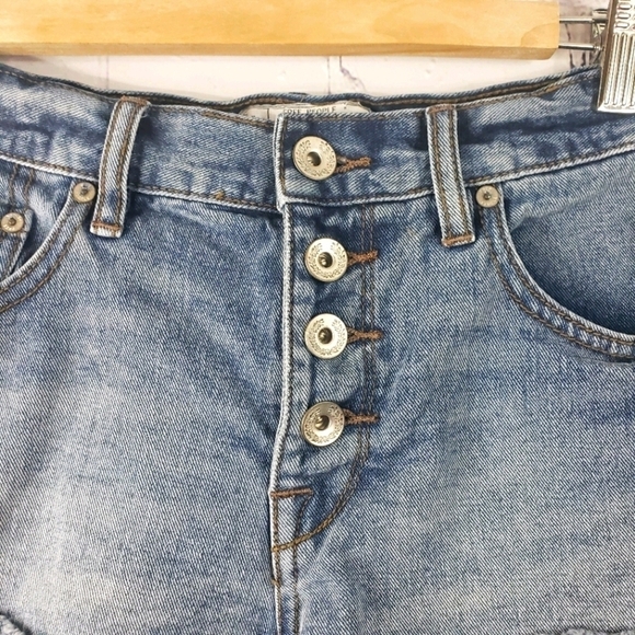 FREE PEOPLE Button Fly Cut Off Denim Shorts Size 25 - Picture 4 of 10